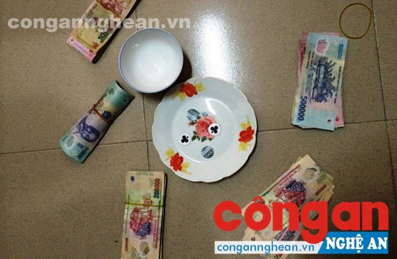 Tang vật thu giữ tại nhà Vũ Thị Mai