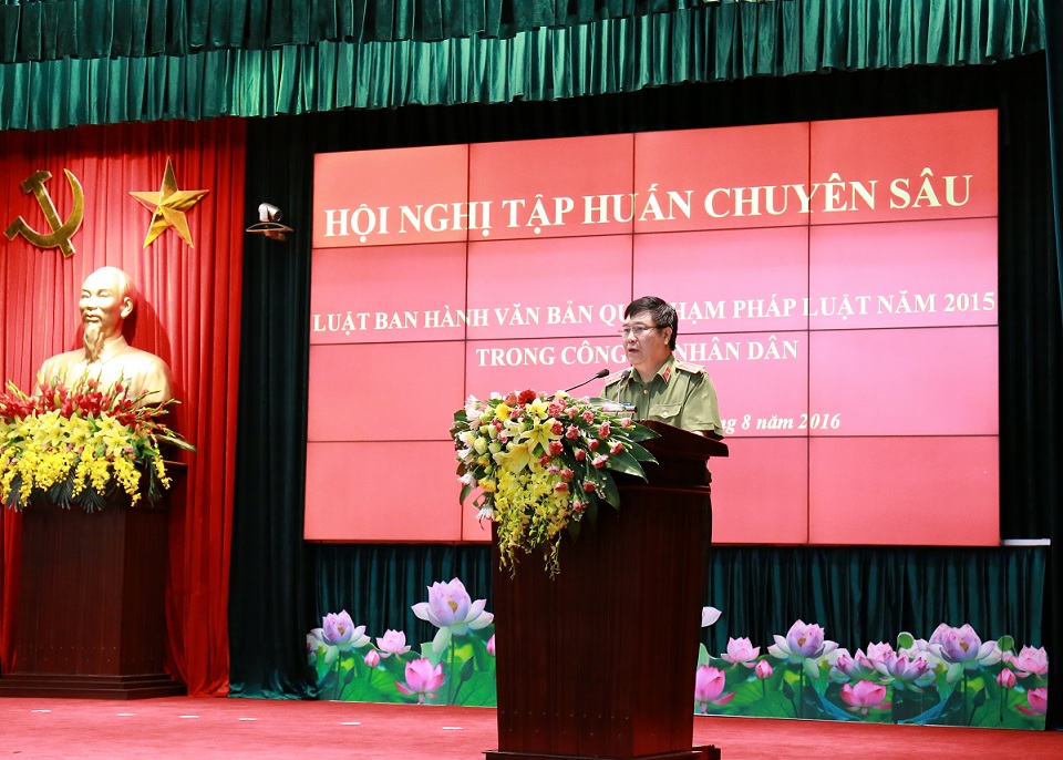 Trung tướng Nguyễn Ngọc Anh phát biểu khai mạc Hội nghị tập huấn chuyên sâu Luật ban hành văn bản quy phạm pháp luật năm 2015.