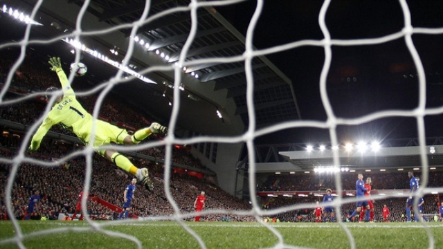 Pha cứu thua khó tin của De Gea sau tình huống dứt điểm của Coutinho