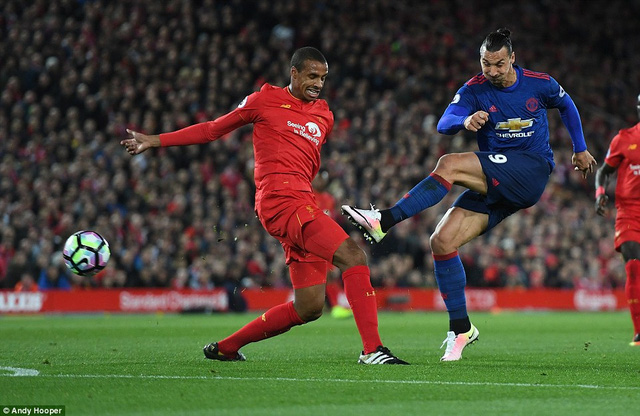 Ibrahimovic không có nhiều cơ hội dứt điểm trong trận đấu này