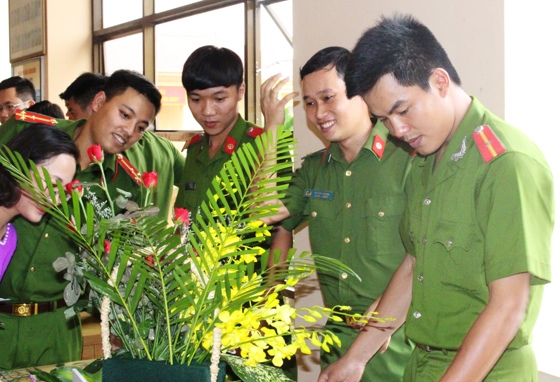 Hội thi là dịp để các đoàn viên, nam thanh niên trong đơn vị thể hiện tình cảm chân thành đối với chị em phụ nữ
