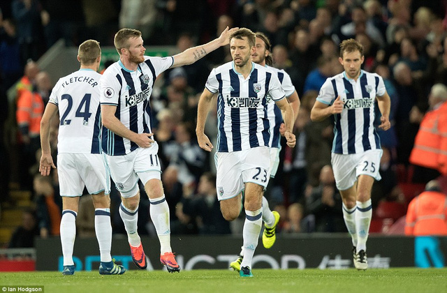 McAuley rút ngắn tỷ số cho West Brom