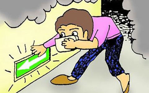 Cần nhúng khăn mặt ướt che kín miệng và mũi