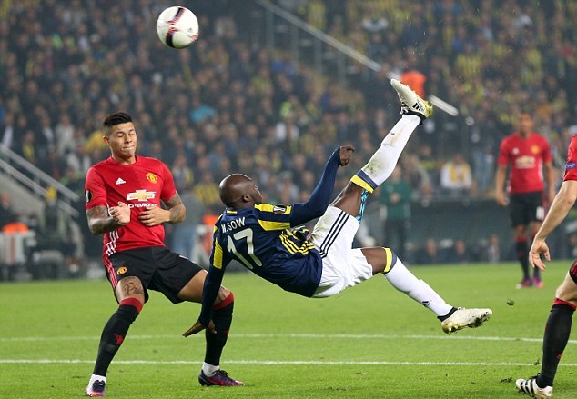 Moussa Sow mở tỉ số cho Fenerbahce