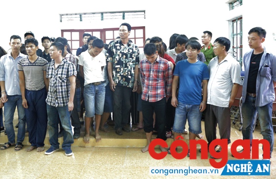Các đối tượng đánh bạc bị bắt giữ