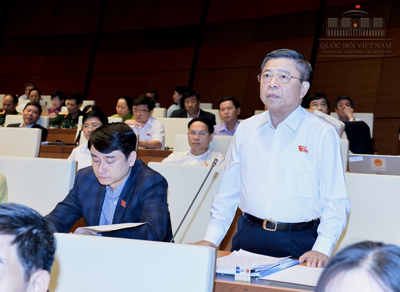 Đại biểu Quốc hội Võ Kim Cự phát biểu tại Hội trường
