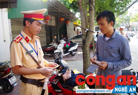 Cảnh sát Giao thông Công an TP Hà Tĩnh đảm bảo trật tự ATGT trên địa bàn