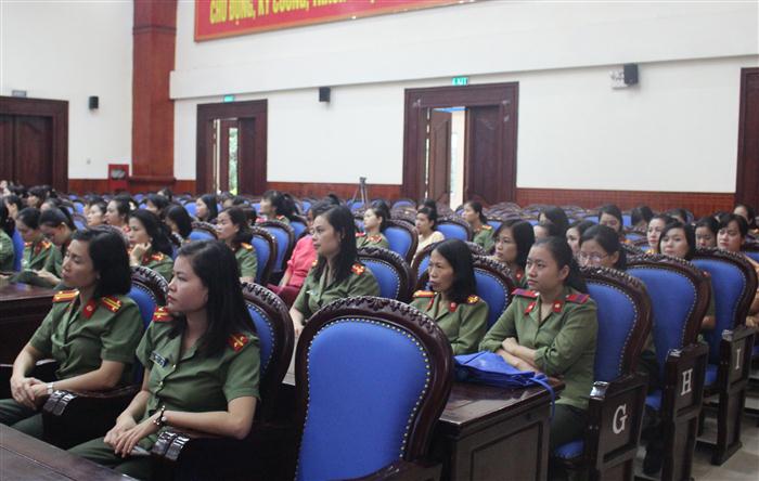 Các hội viên tham gia buổi nói chuyện chuyên đề