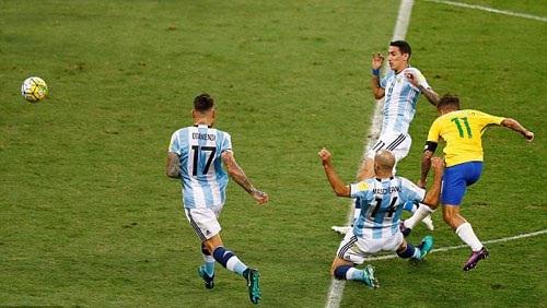 Coutinho vẽ lên kiệt tác, mở màn cho trận đại thắng của Brazil