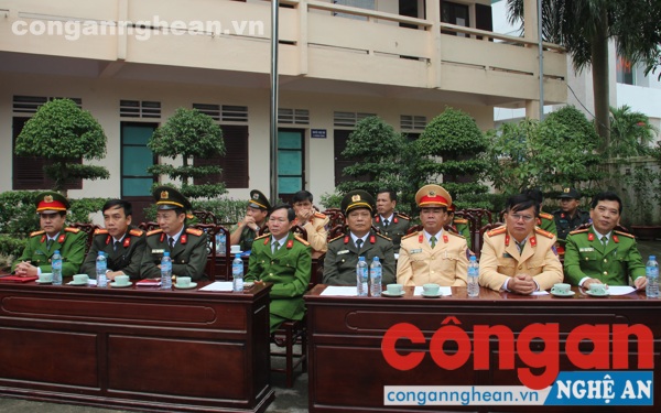 Các đại biểu tới dự