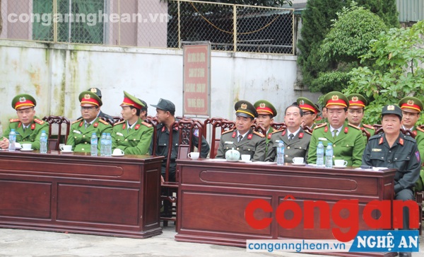 Các đại biểu tới dự