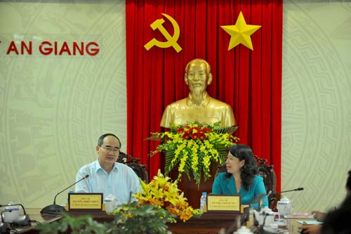 Chủ tịch Ủy ban Trung ương MTTQ Việt Nam Nguyễn Thiện Nhân làm việc với Ban Thường vụ Tỉnh ủy An Giang. Ảnh: VGP/Hoàng Anh
