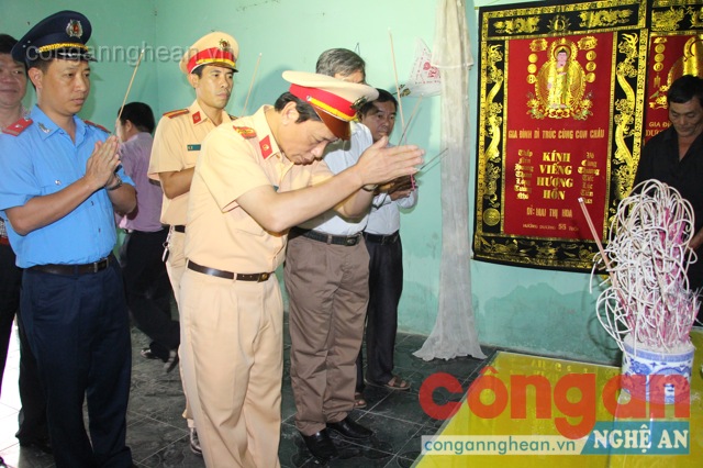 Đoàn đã thắp nén nhang chia buồn cùng gia đình nạn nhân Mai Thị Hoa (SN 1962) khối Đông Lâm, phường Hưng Dũng TP Vinh nạn nhân tử vong do TNGT