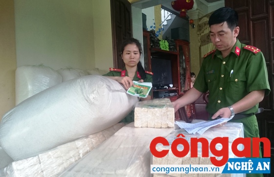 Công an TP Vinh kiểm tra nguyên liệu làm bánh không rõ nguồn gốc