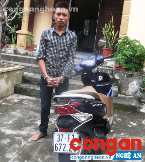 Đối tượng Phan Đình Nam cùng tang vật