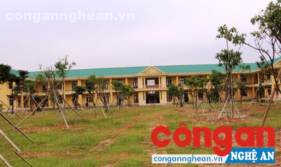 Hoàn thành giai đoạn 1 đã hơn 3 năm nay nhưng Trung tâm Hướng nghiệp dạy nghề huyện Nam Đàn vẫn chưa thể đưa vào sử dụng