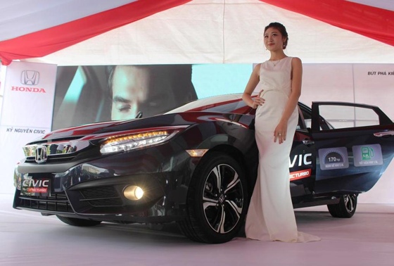 Giá của Civic 2017 khoảng 950 triệu đồng.