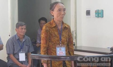 Lê Thị Chắt trước vành móng ngựa