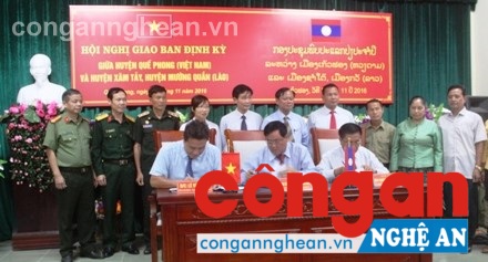 Dưới sự chứng kiên của lãnh đạo và ngành chức năng các tỉnh, 3 huyện ký cam kết về công tác giai đoạn 2016-2018