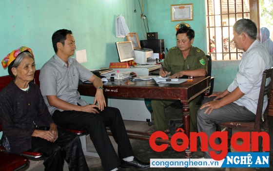 Năm 2016, Ban Công an xã Lăng Thành đã làm thủ tục, kiểm tra, xác nhận và cấp phát CMND cho 64 trường hợp