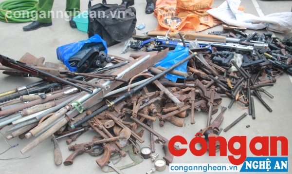 Số vũ khí, công cụ hỗ trợ thu giữ trong thời gian qua