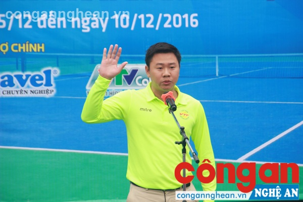Đại diện tổ trọng tài lên tuyên thệ 