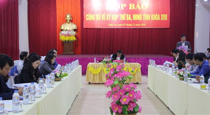 Toàn cảnh họp buổi họp báo
