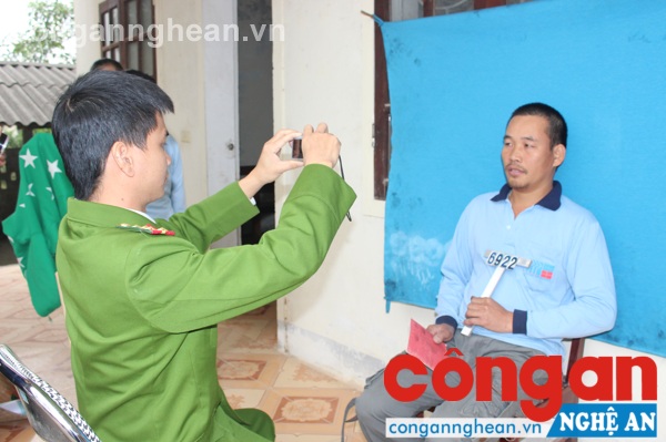 Chụp ảnh lấy số thứ tự CMND
