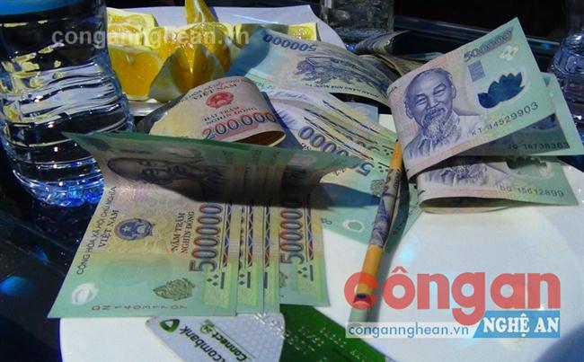 Các đối tượng và tang vật vụ án