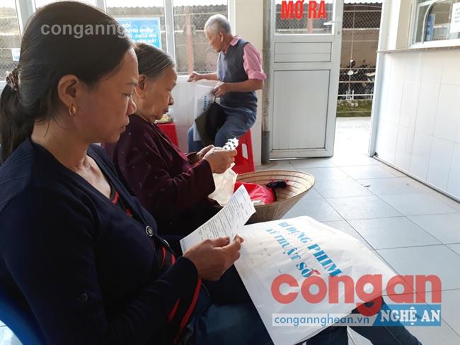 Mặc dù BHXH ra văn bản cấm các bệnh viện chụp, chiếu dịch vụ cận lâm sàng kỹ thuật cao nhưng nhu cầu của người bệnh vẫn không giảm