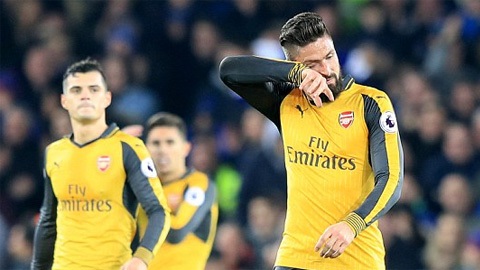 Các cầu thủ Arsenal thua ngược tại Goodison Park
