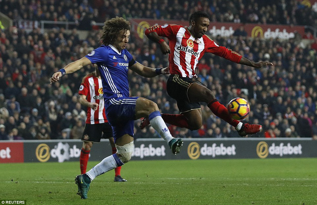 Hàng phòng ngự của Sunderland chỉ có thể cầm cự đến cuối hiệp 1