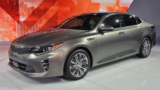 Xe màu ghi xám xếp thứ 3.