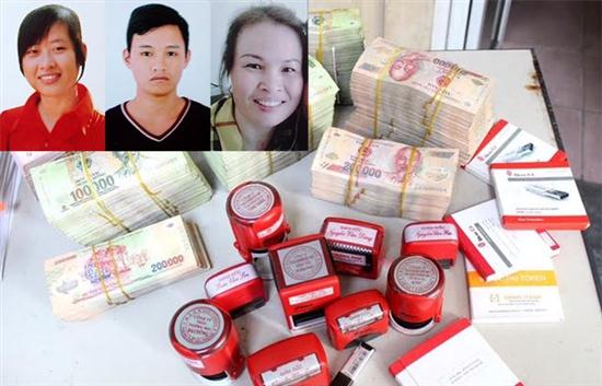 Các đối tượng và tang vật.