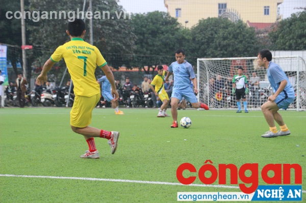 Ngay sau lễ khai mạc là trận đấu giữ FC Văn Minh và FC Yên Thành