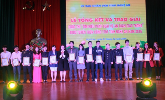 Trao giải Khuyến Khích cho các cá nhân tham gia Cuộc thi.