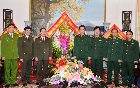 Lãnh đạo Công an tỉnh chúc mừng tại Bộ chỉ huy BĐBP tỉnh