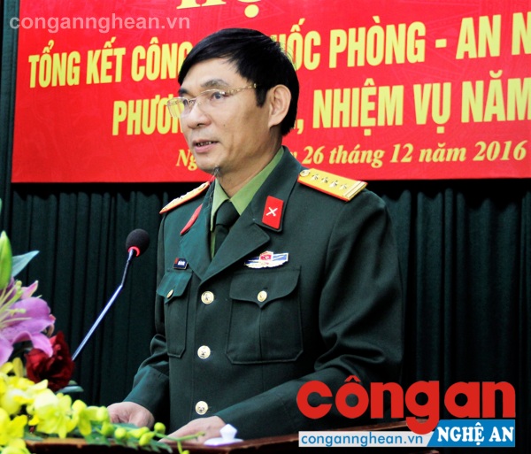 Đồng chí Đại tá Trần Văn Hùng- Chỉ huy trưởng Bộ CHQS tỉnh đọc báo cáo công tác QPAN năm 2016