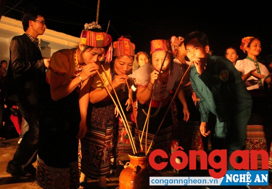 Tục uống rượu cần, nét đẹp văn hóa thu hút du khách
