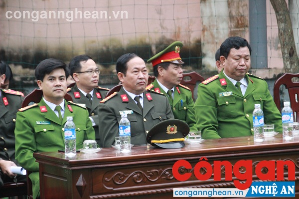 Các đại biểu tới dự