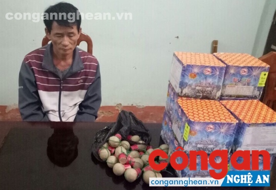 Đối tượng mua bán, vận chuyển pháo nổ bị Công an TX Thái Hòa bắt giữ