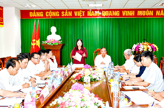 Đồng chí Nguyễn Thị Yến, Phó Bí thư Thường trực Tỉnh ủy, phát biểu kết luận tại buổi làm việc với Đảng Đoàn và Ban Thường trực UBMTTQVN tỉnh về triển khai thực hiện Nghị quyết Đại hội Đảng bộ tỉnh lần thứ VI gắn với Nghị quyết Đại hội Đảng toàn quốc lần thứ XII.