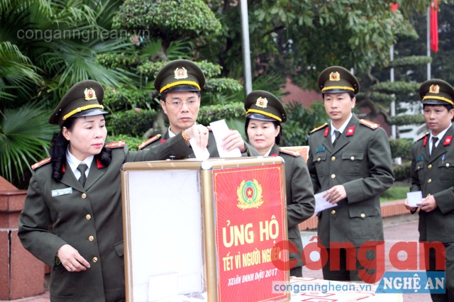 CBCS các phòng, ban Công an tỉnh nhiệt tình tham gia đợt phát động ủng hộ 