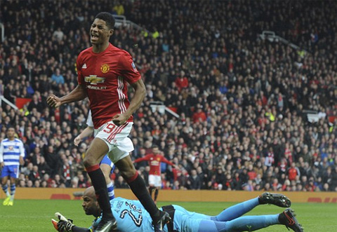 Rashford lập cú đúp chỉ trong 4 phút (75, 79)