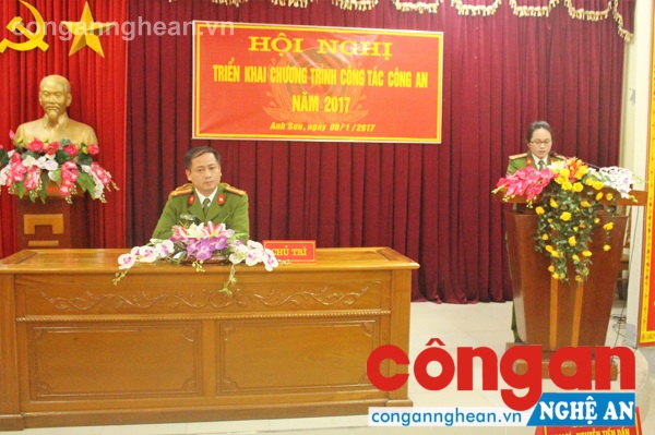 Đại diện chỉ huy các đội công tác trình bày tham luận tại hội nghị triển khai