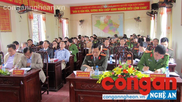 Đại biểu Công an tỉnh, lãnh đạo Huyện ủy, UBND huyện và các ban ngành tham dự hội nghị