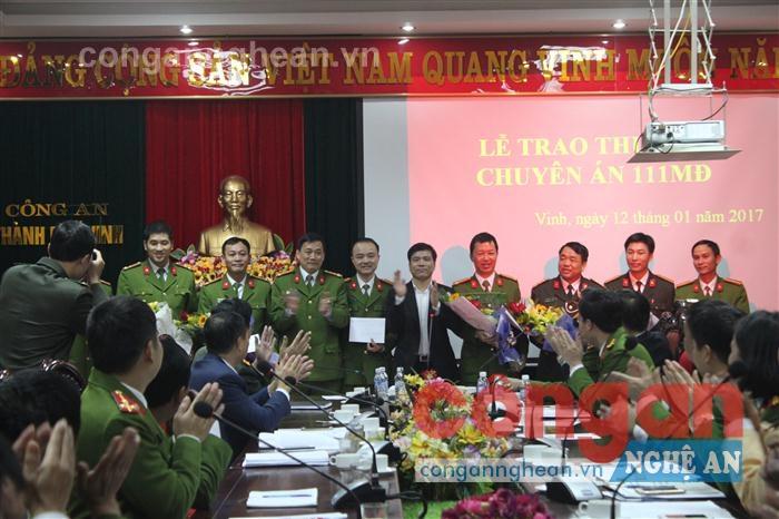 Tại buổi trao thưởng