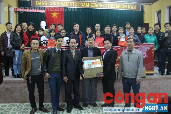 Trao quà cho Làng trẻ em SOS Vinh