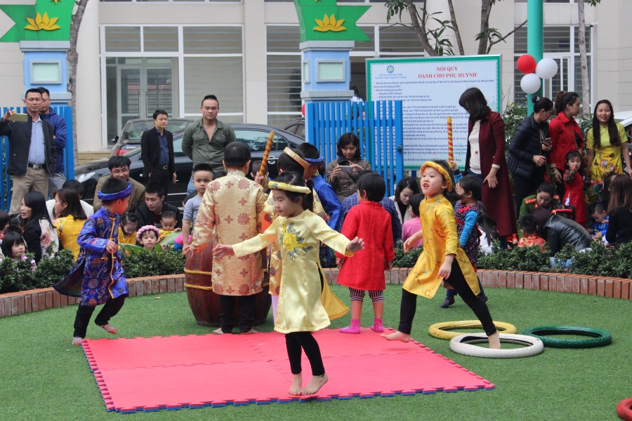 Nhún nhảy theo điệu nhạc Tết
