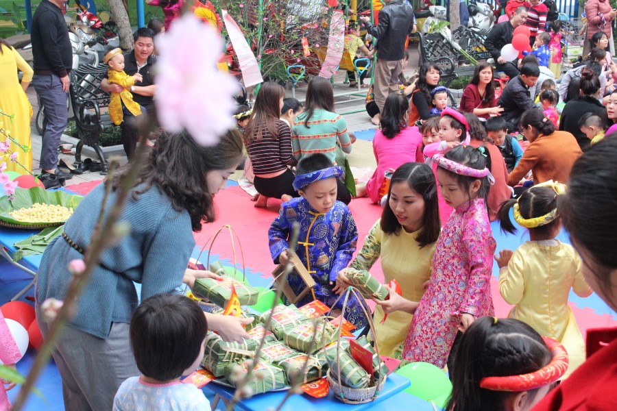 Nộp sản phẩm cho cô giáo